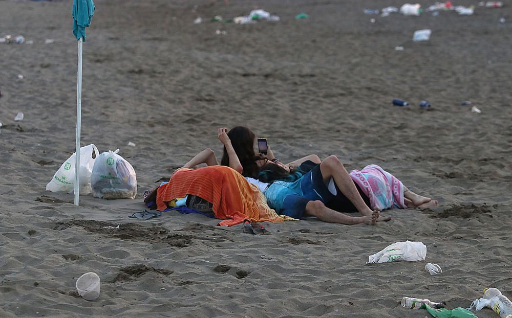 Así amanecen las playas malagueñas después de la noche de San Juan