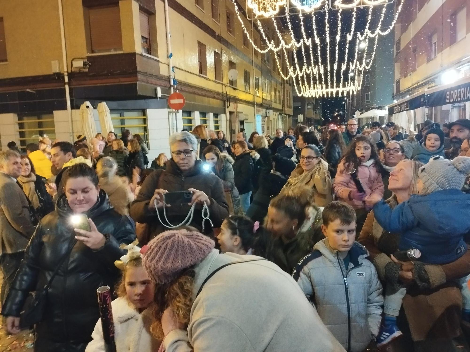 El divertido encendido del alumbrado navideño en Llanera, en imágenes