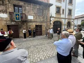 VÍDEO: Villaviciosa recuerda a José Caveda y Nava con un emotivo homenaje frente a su casa natal