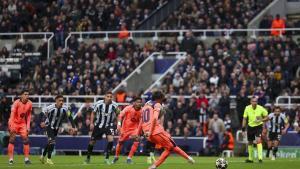 Lamine Yamal empató de penalti en el último minuto de la ida de octavos de la Champions contra el Newcastle