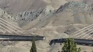 Estados Unidos bombardea el "puente más largo de Irán"