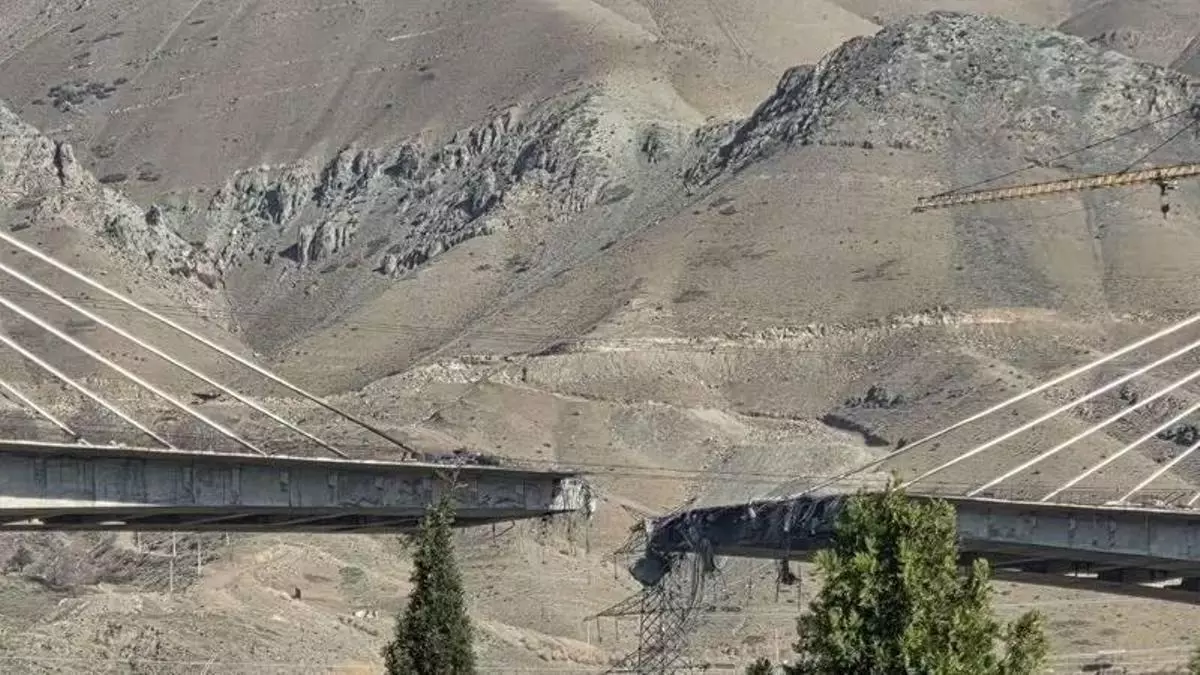 Estados Unidos bombardea el "puente más largo de Irán"