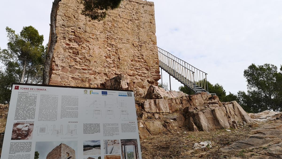 La torre de la Ermita de Serra.