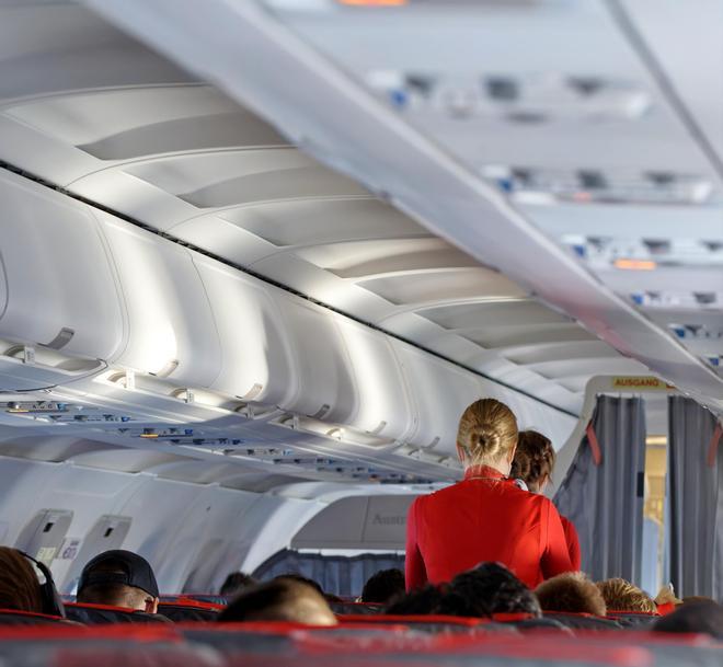 Ryanair pide prohibir la venta de alcohol por la mañana en los aeropuertos: "Se está convirtiendo en un verdadero desafío"