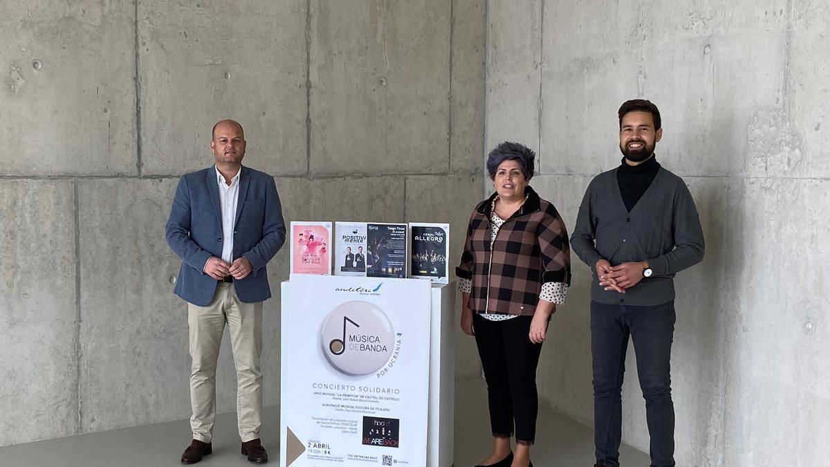 El alcalde, la directora del Auditorio y el director de la Agrupación Musical Cultural de Teulada