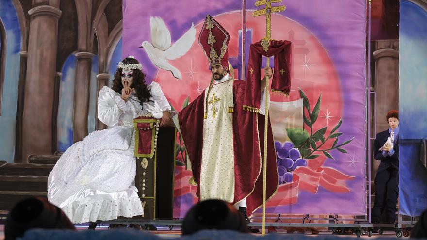 Actuación de Drag Kinegua en la Gala Drag del Carnaval de Las Palmas 2022