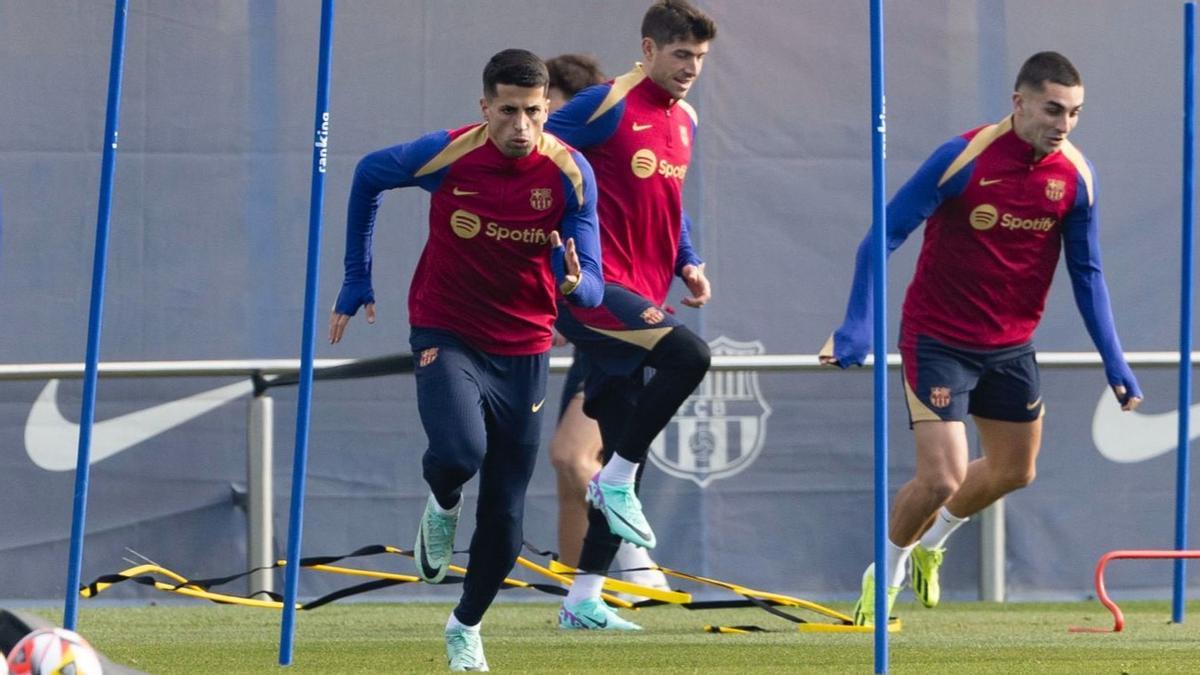 João Cancelo, en un esprint durante el entrenamiento.