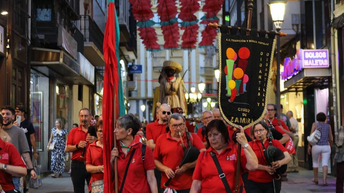Disfile de peñas de San Pedro 2025 en Zamora