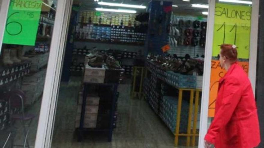 Los establecimientos reducen el precio de sus productos para aumentar las ventas.