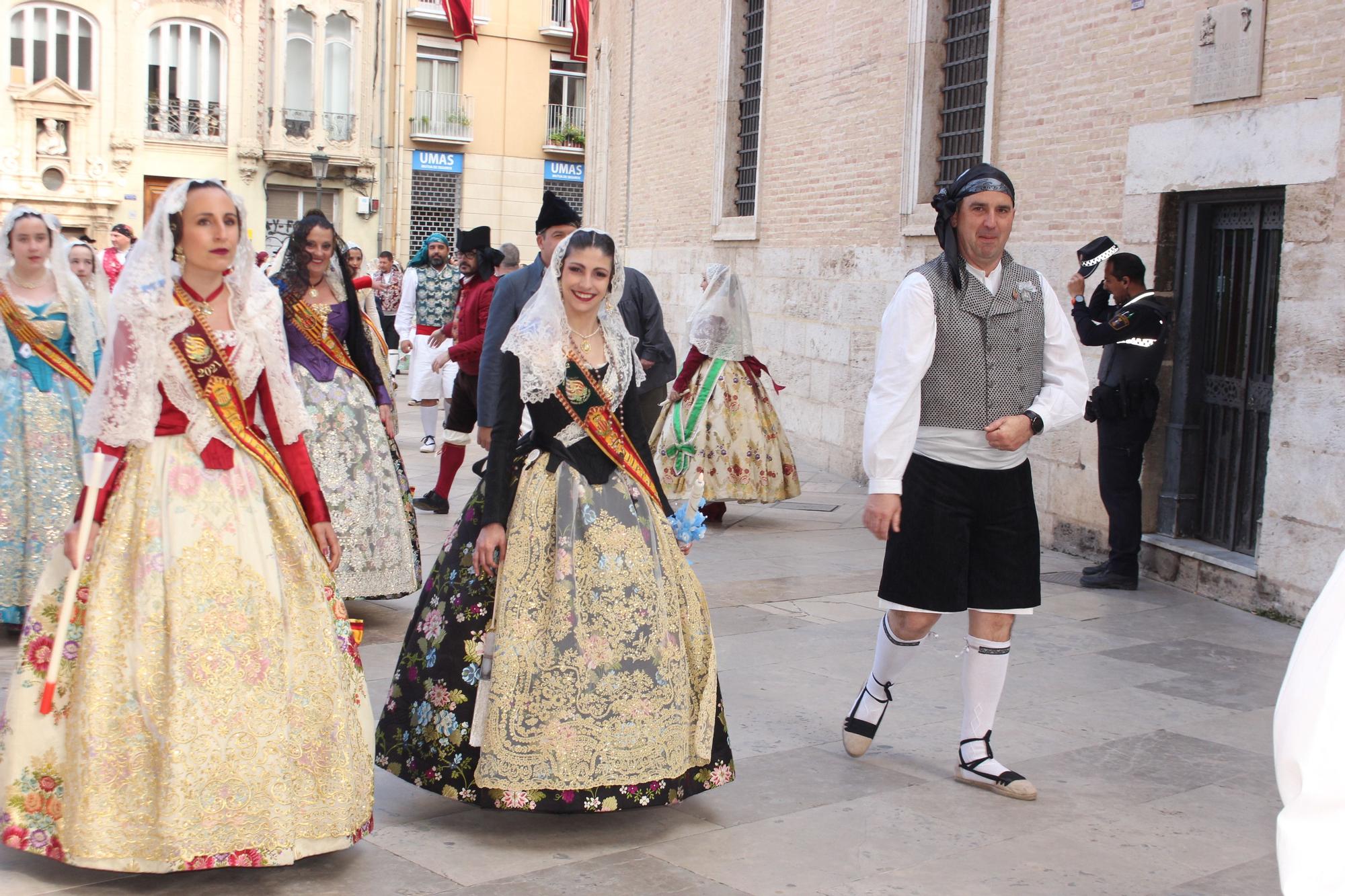 La fuerza de las Fallas en la Procesión de la Virgen (I)