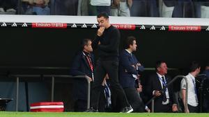 Xavi en el Bernabéu durante el clásico
