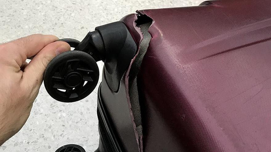 VÍDEO | La aerolínea me ha roto la maleta ¿Tengo derecho a una compensación económica?