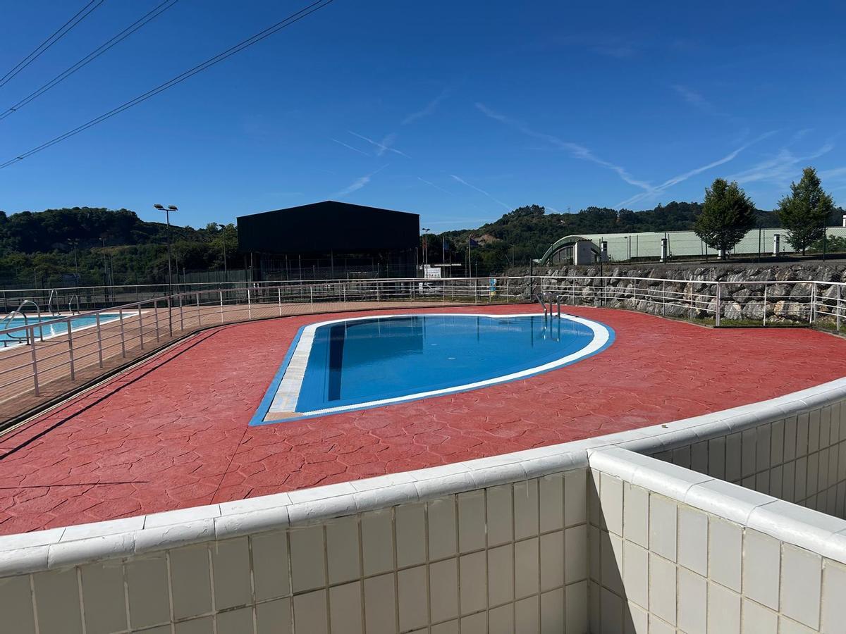 EN IMÁGENES: Preparativos para la apertura de las piscinas exteriores de Siero