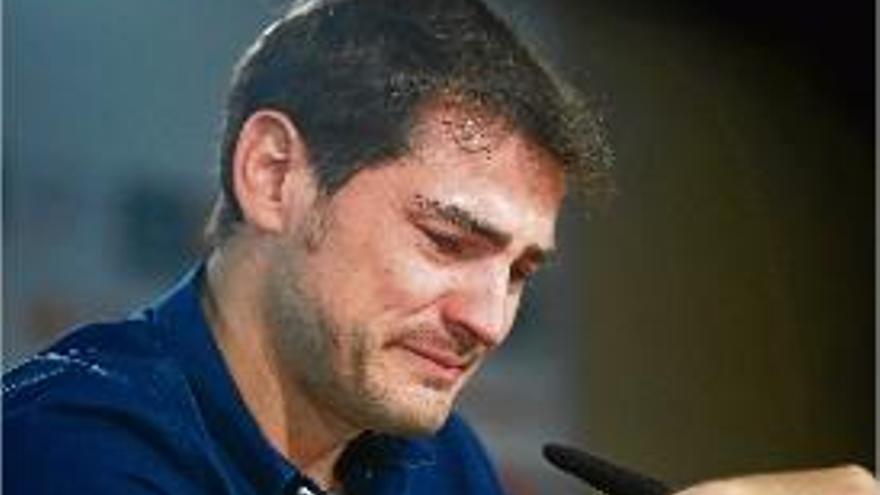 Iker Casillas, emocionat durant la roda de premsa del seu comiat.