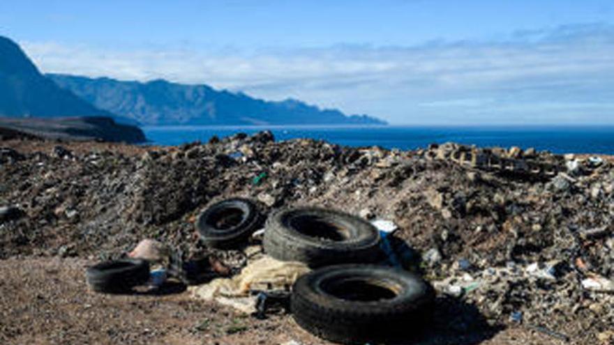 Los vertederos ilegales de Canarias estarán sellados en 2018