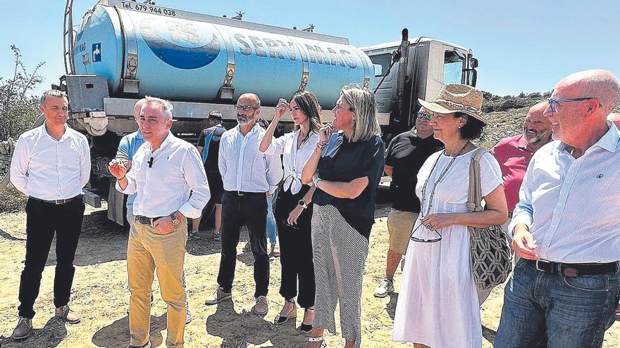 Agricultura empieza ya a enviar cubas de agua para paliar la sequía