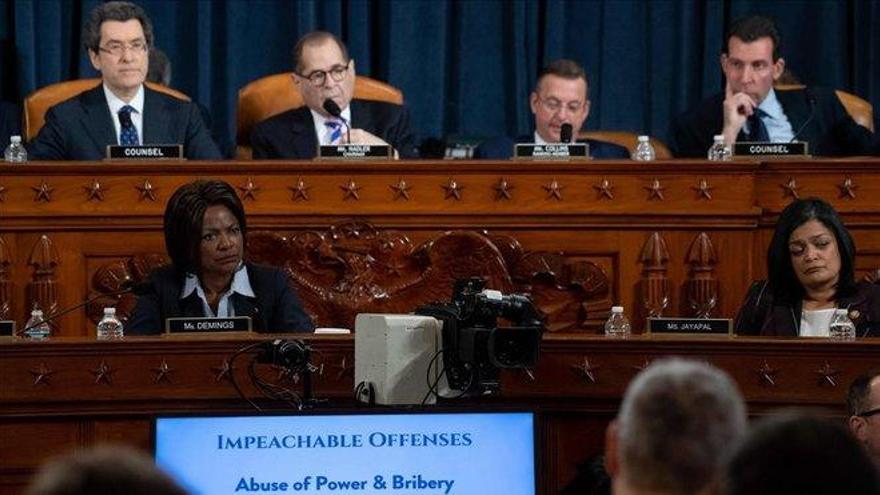 Tres constitucionalistas dicen que las acciones de Trump cumplen las bases para el &#039;impeachment&#039;