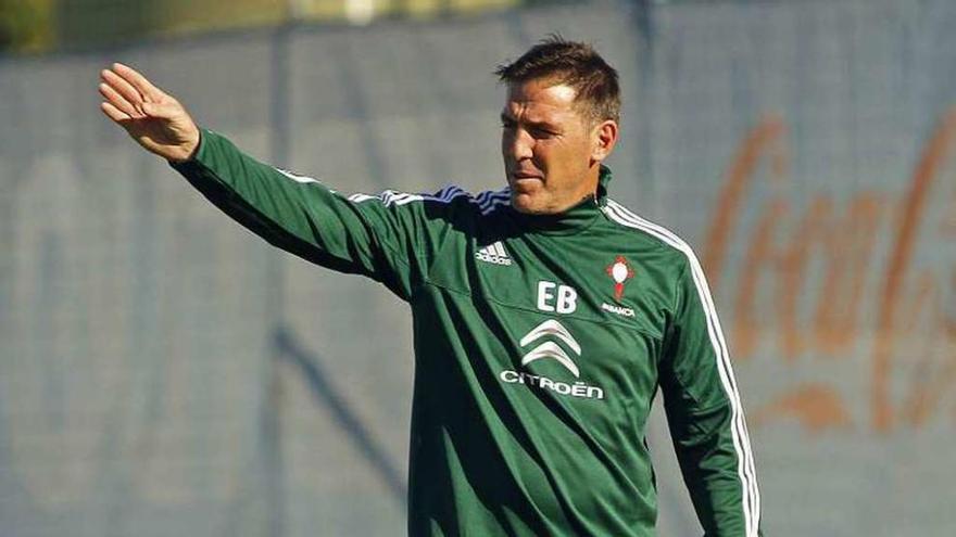 Eduardo Berizzo, durante un entrenamiento. // Jorge Santomé