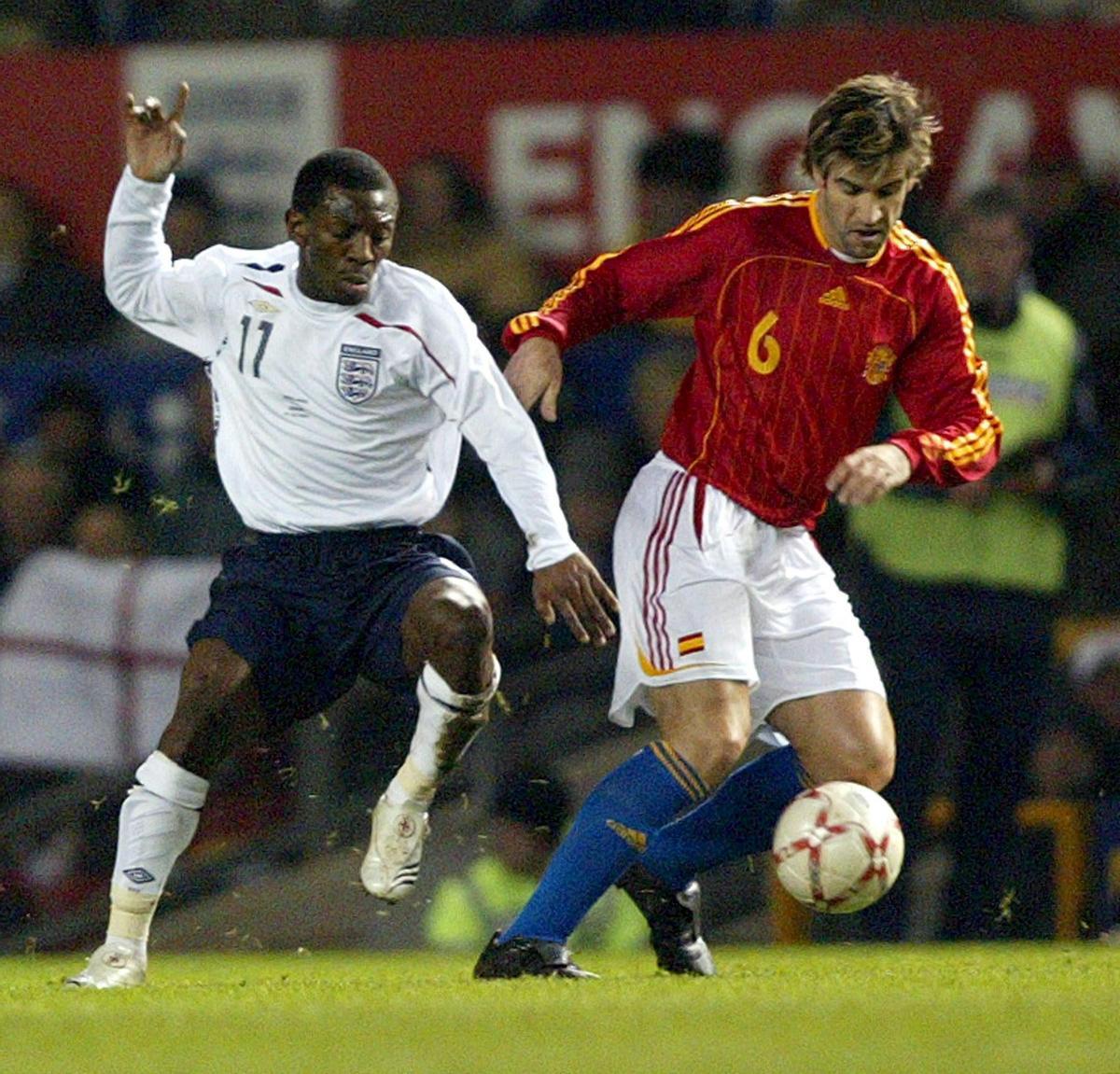 Dabid Albelda, en un partido con España.