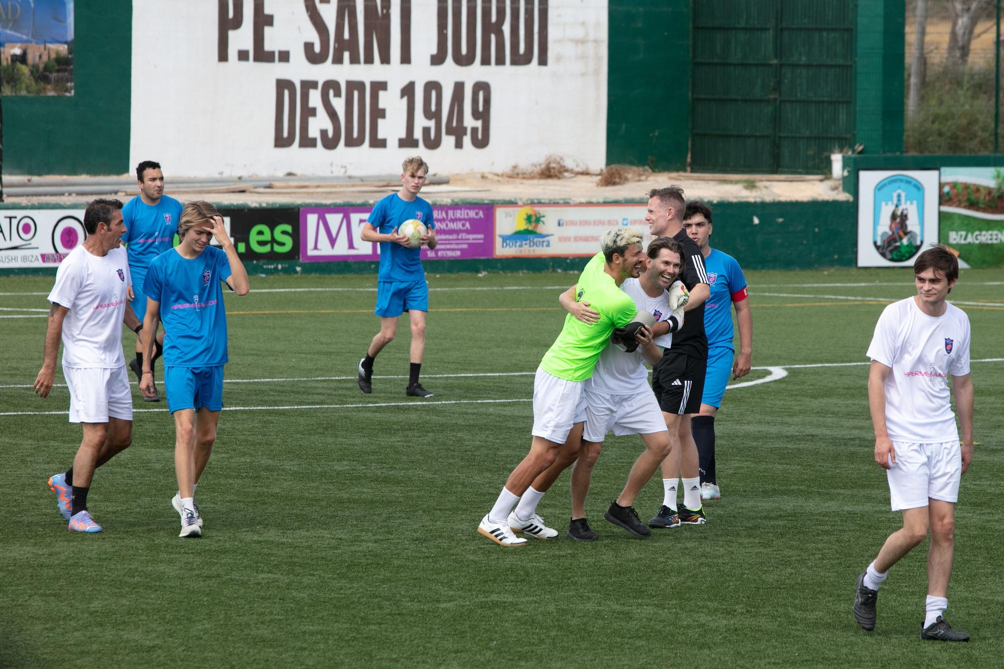 Galería de imágenes de la jornada de fútbol solidario organizada por el Morna International College