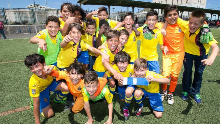 La UD celebra que ya es campeón en casa del Arucas