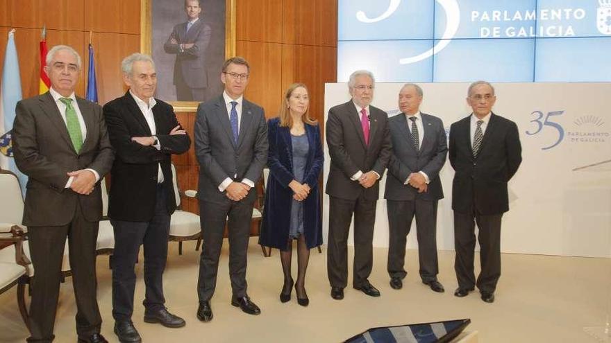 Núñez Feijóo y Ana Pastor con figuras clave del Parlamento de Galicia.