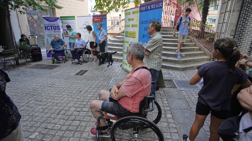 Quinze entitats volen que el pressupost de Girona destini entre un 0,7 i un 0,9% a l&#039;accessibilitat