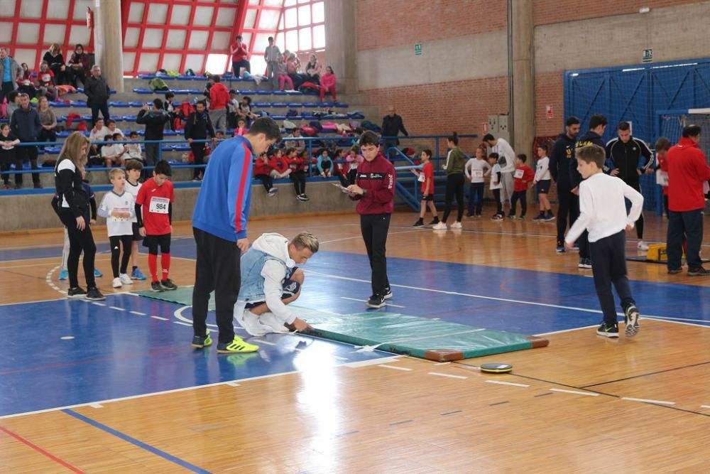 Jugando al atletismo en Alcantarilla