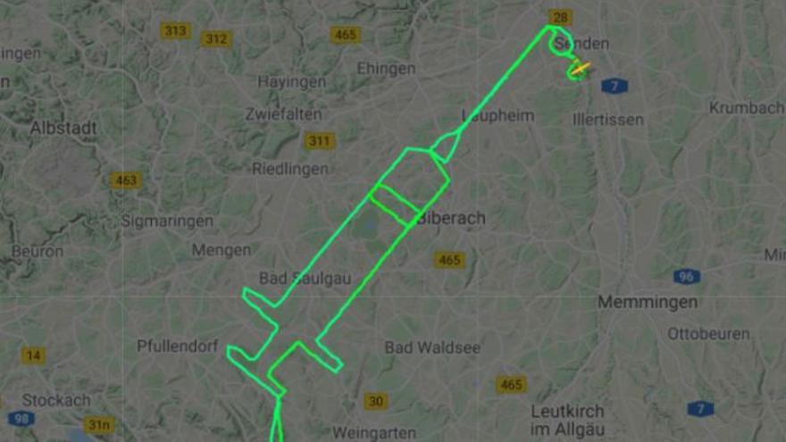 La ruta del piloto Samy Kramer para dibujar una jeringuilla en el cielo.FLIGHTRADAR24