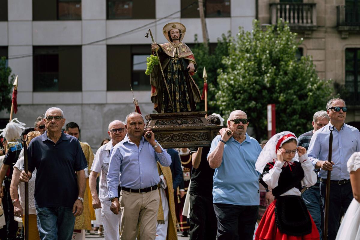 Procesion de Santiago Apóstol en el barrio de A Ponte