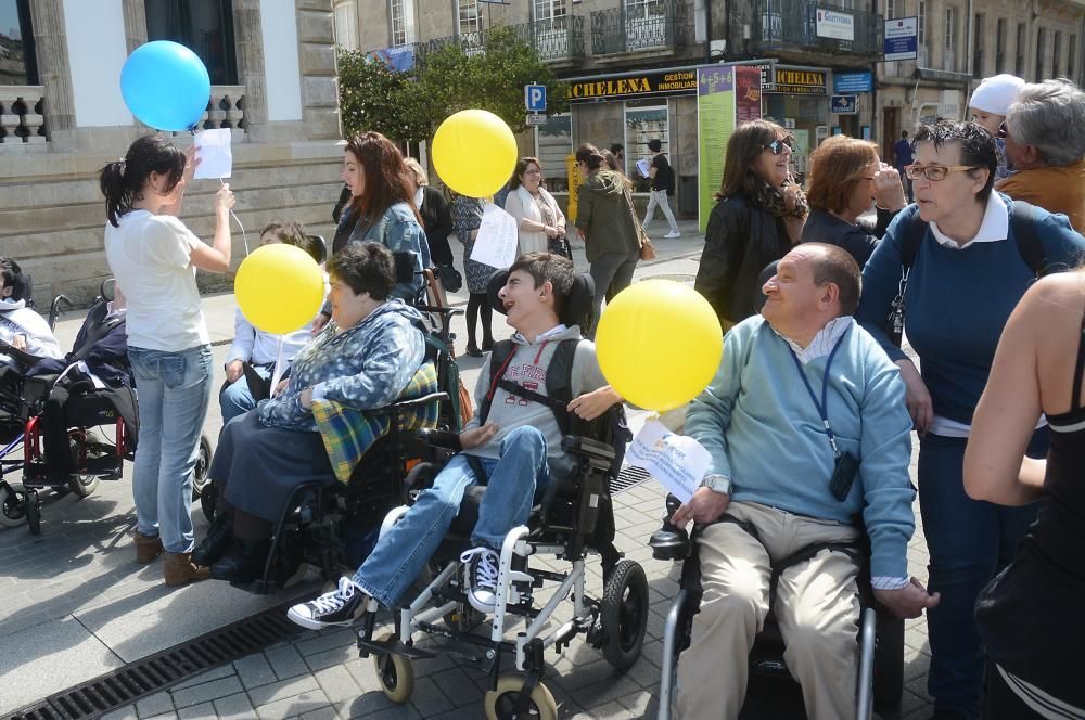 Globos para pedir integración en Pontevedra