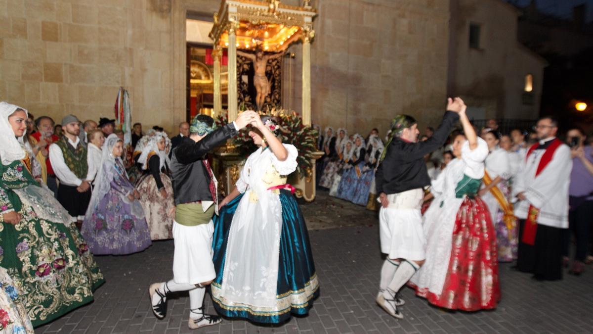 Durante estos días las calles se llenan con bandas de música, pasacalles y desfiles.