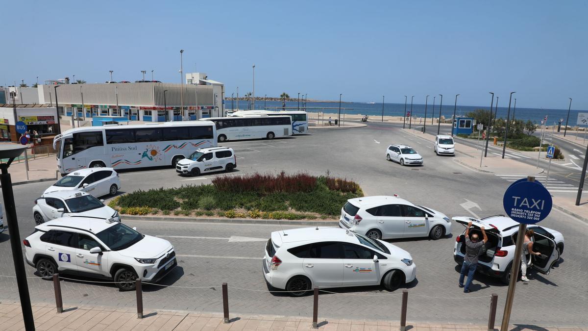 Parada de taxi de Formentera, en la Savina