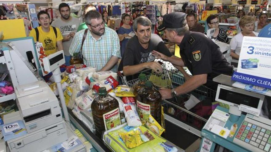 La Policía intercepta a los asaltantes de un supermercado en Mérida.