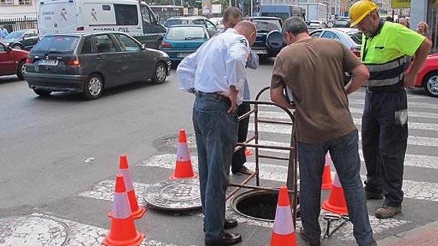 Herida una invidente al caer en una alcantarilla en Alicante