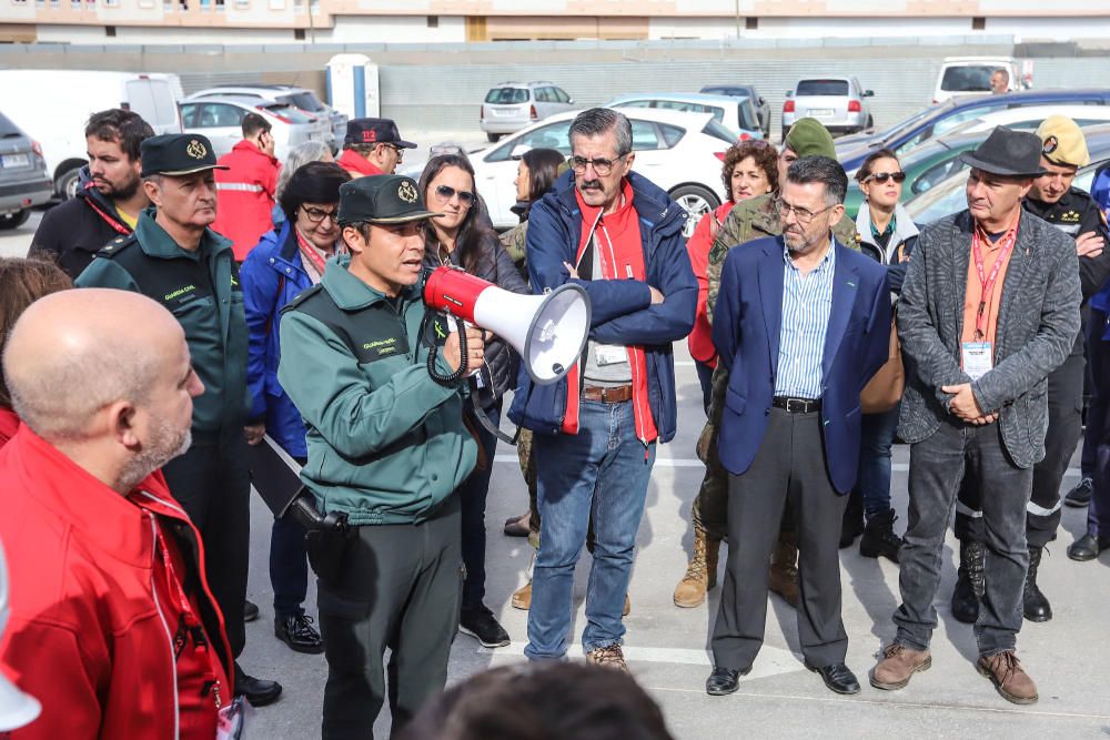 [SIN TITULO] La Generalitat realiza un gran despliegue de recursos, incluido un simulacro de una situación de pillajes en comercios tras un terremoto, helicóptero, bomberos o la intervención de la UME