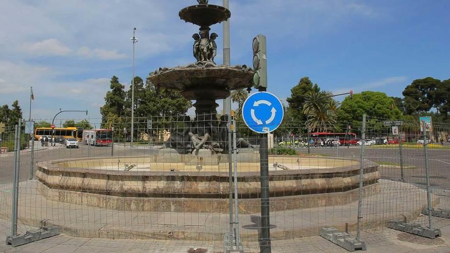 La plaza de Cuatro Estaciones, en Valencia, vallada.