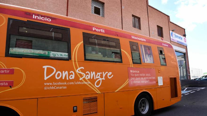 La guagua del Instituto Canario de Hemodonación y Hemoterapia.