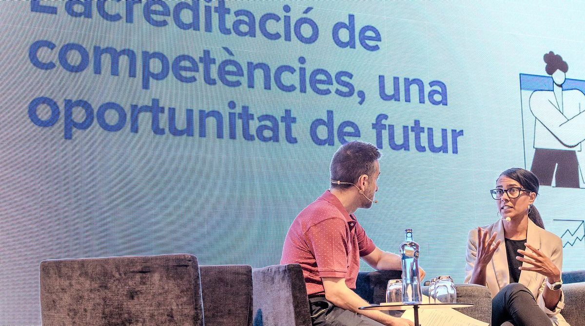 Alberto González, periodista y Sandra Jones, evaluadora y asesora de competencias profesionales.