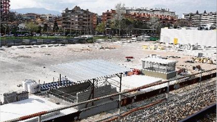 La llosa del parc Central fruit de les obres del TAV, una imatge que fa molts anys que dura.