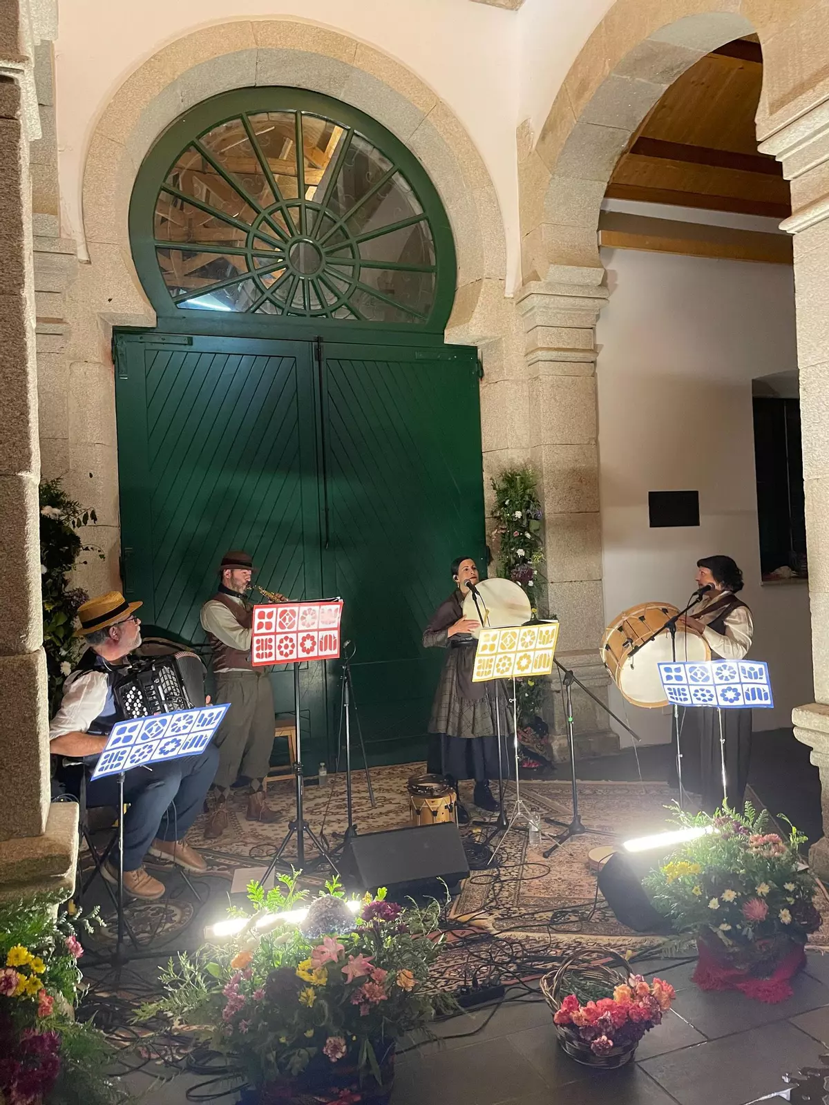 Betanzos celebra sus Xogos Florais con un slam de poesía y concierto de Balteira