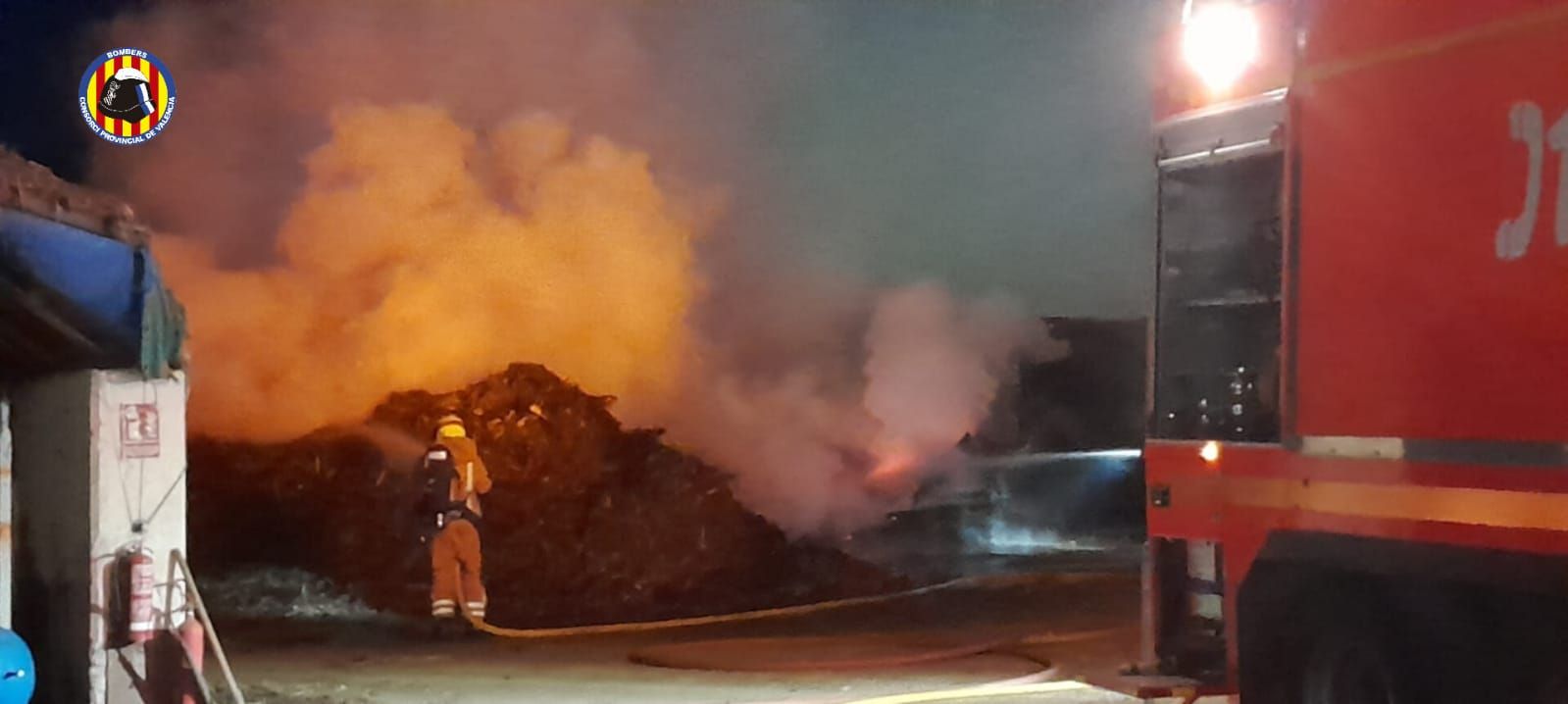 Incendio en una planta de reciclaje en Llíria