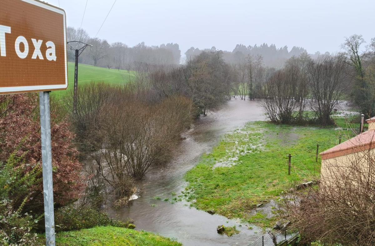 Terrenos anegados  por el río Toxa en Chapa (Silleda) días atrás. | CEDIDA
