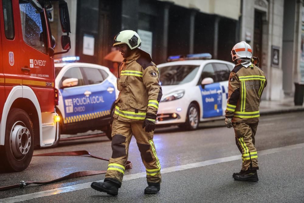 Incendio en la calle Marqués de Santa Cruz de Oviedo