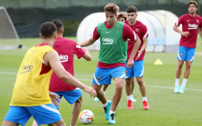 Entreno con estreno del pasado futuro del Barça