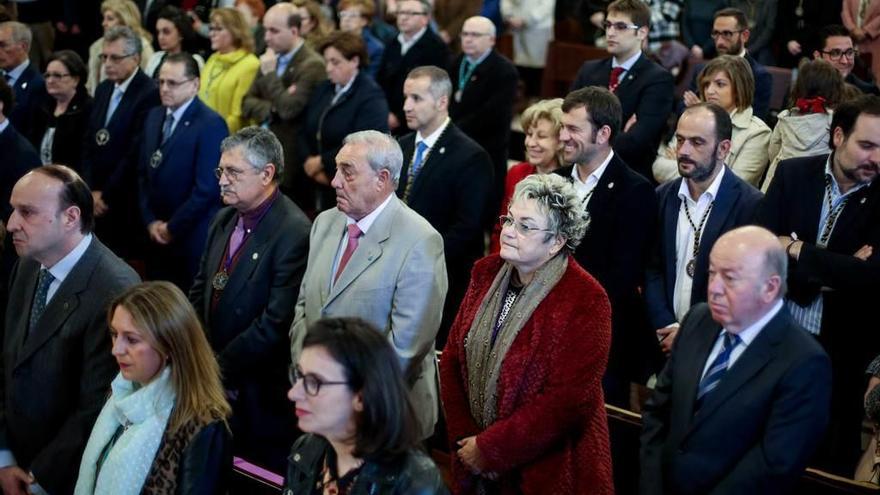 Fieles, ayer, en la iglesia de San Nicolás de Bari de Avilés.