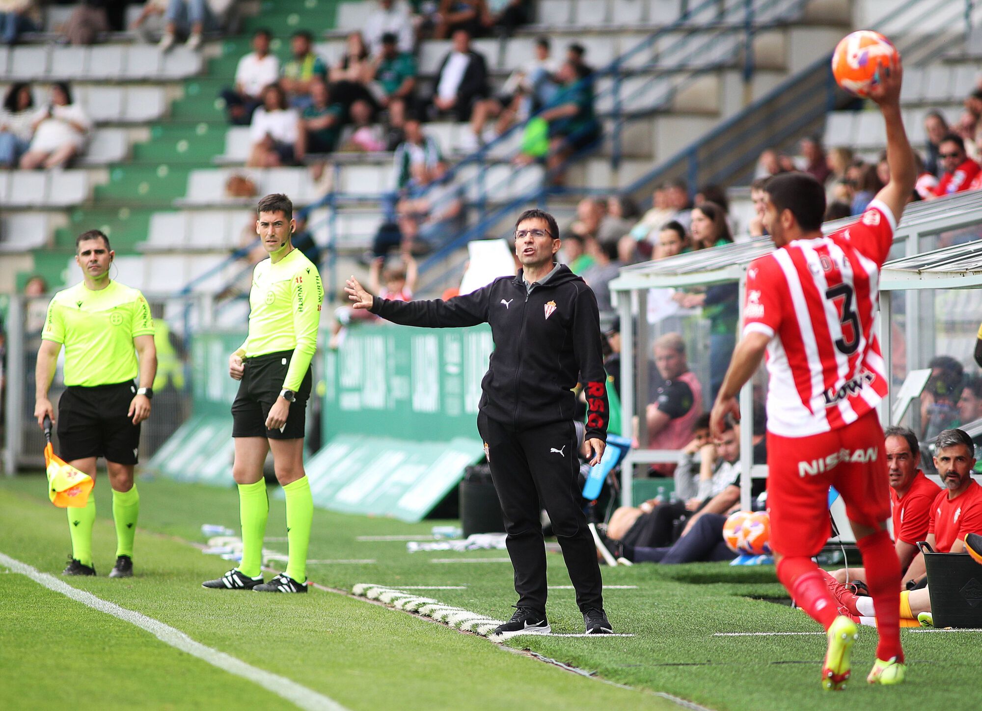 EN IMÁGENES: El último partido de la temporada del Sporting, disputado en Ferrol