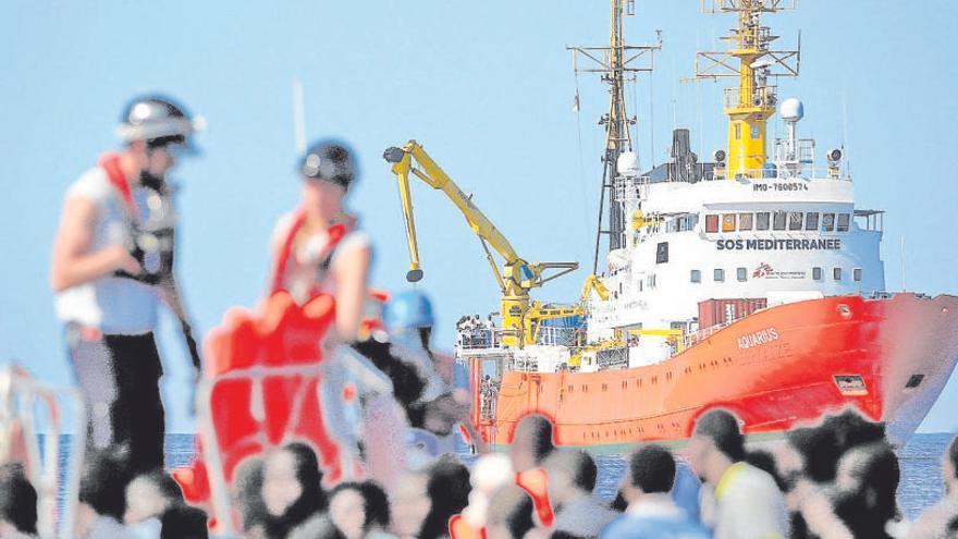 El Gobierno activa el plan de refugiados para dar cobijo al Aquarius en València