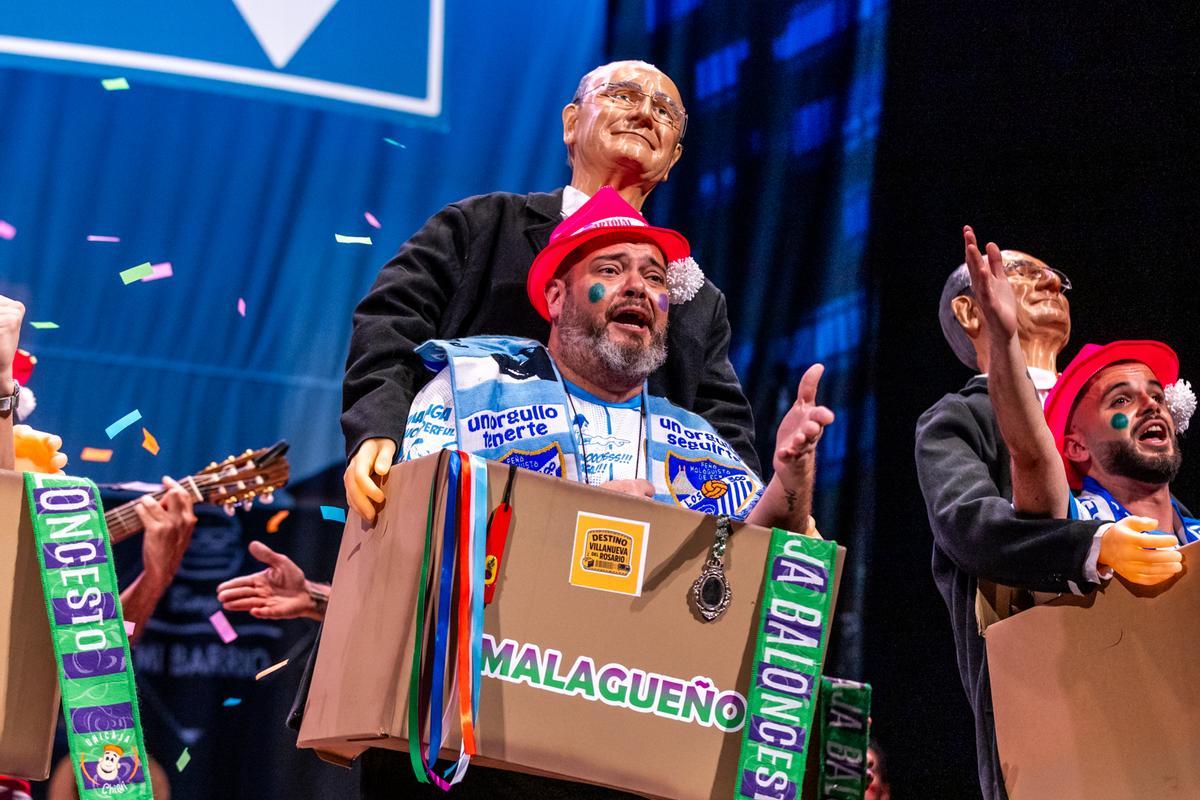 Francisco de la Torre y un malagueño de la murga 'Los periféricos'.