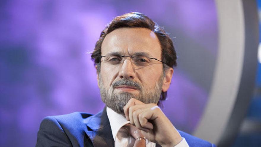 Mota caracterizado como Mariano Rajoy.